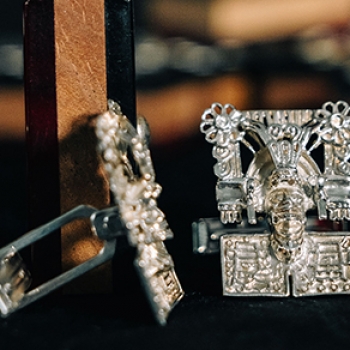 El poder de un fistol y unas mancuernillas de Oro de Monte Albán.