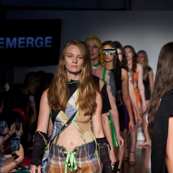 Jóvenes diseñadores del colectivo Emerge toman las pasarelas en la Semana de la Moda de Nueva York.
