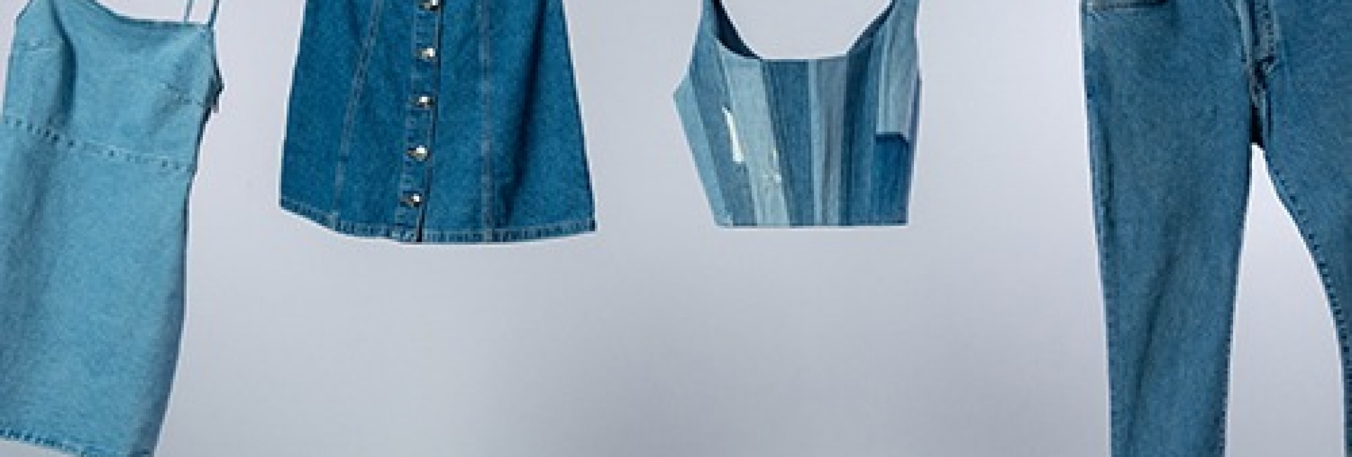 Denim sobre denim. La mezclilla siempre protagonista.