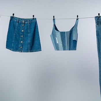 Denim sobre denim. La mezclilla siempre protagonista.