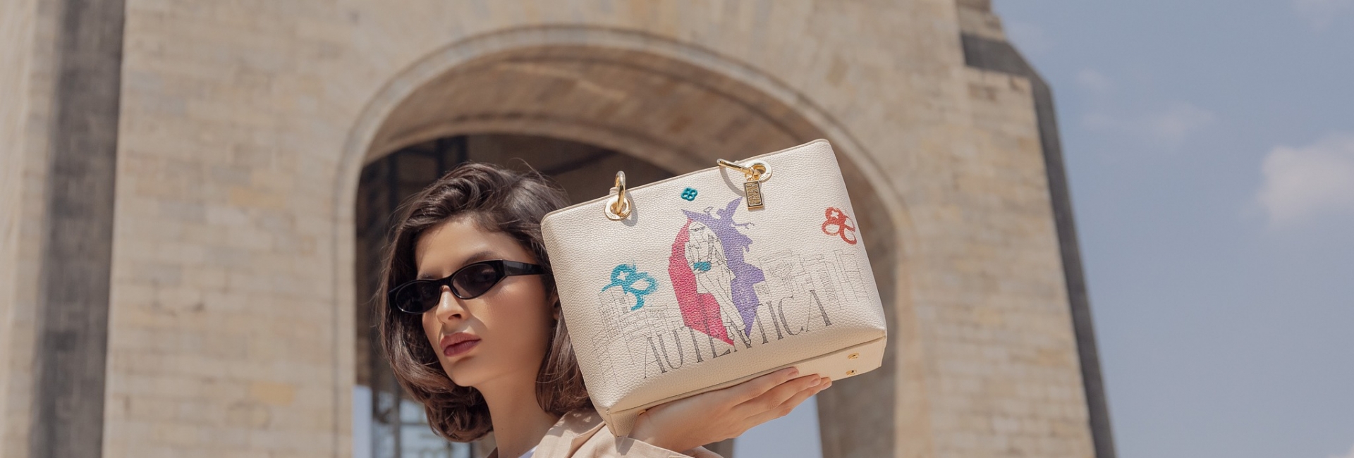 Jaime Ibiza y Daniela Camarena homenajean a la Ciudad de México